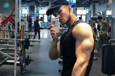徐州肌肉男模(肌肉男模拟器)
